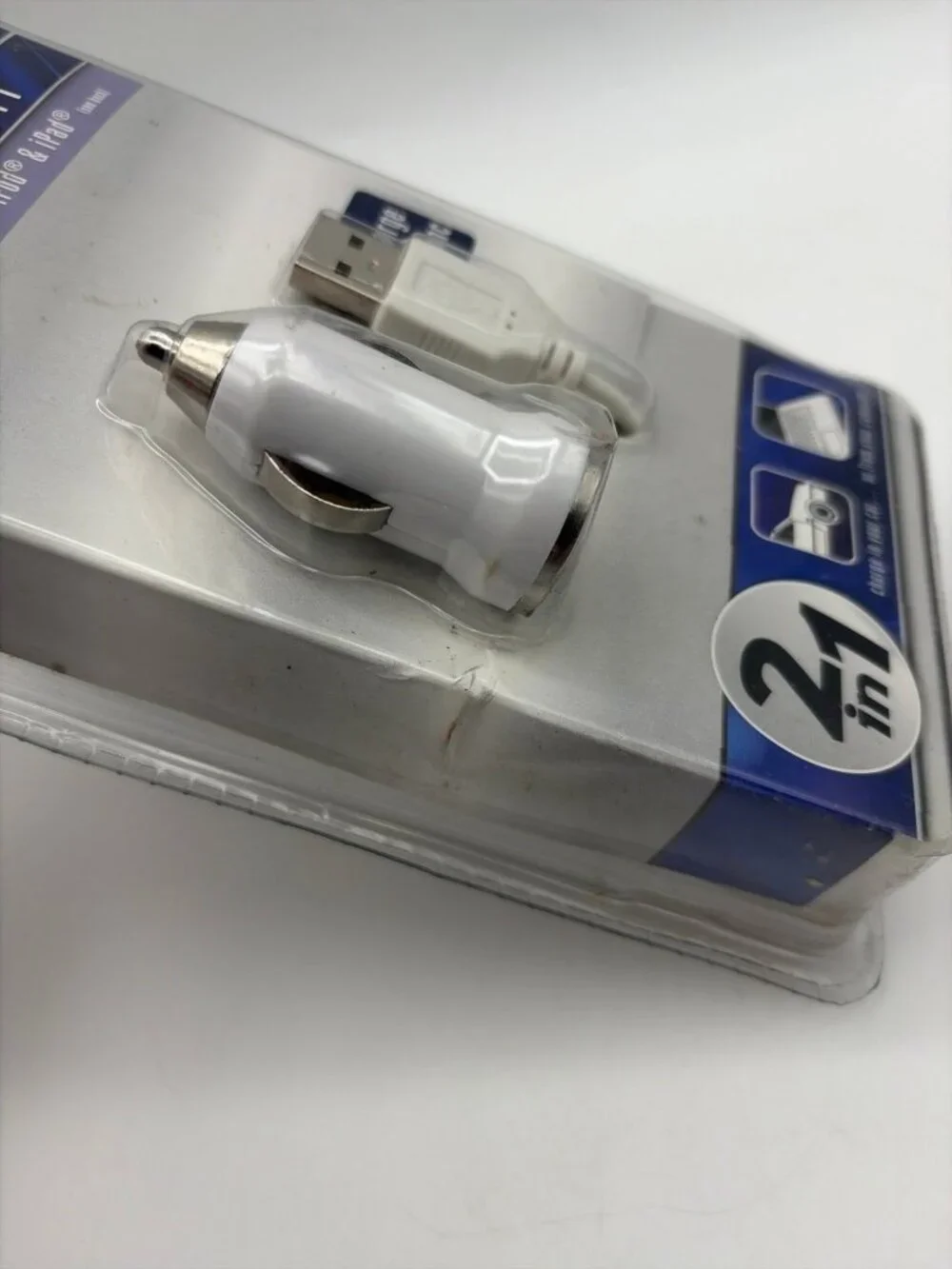 Wireless Gear 2 In 1 Charging Kit, iPhone, iPod, iPad (Model G0257) White New